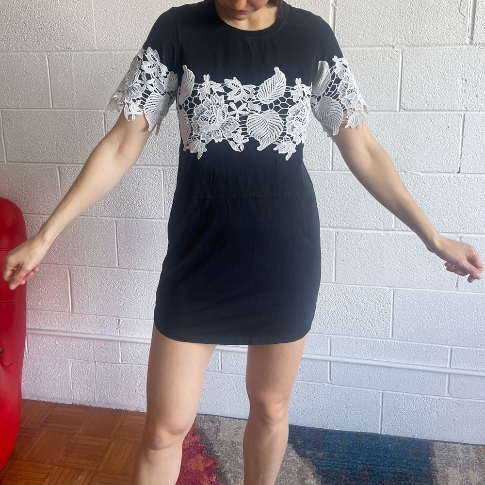 E Black and White Lace T-shirt/dress